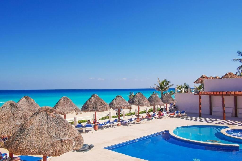 Villa Aurora Beautiful Beachfront Apartment كانكون المظهر الخارجي الصورة